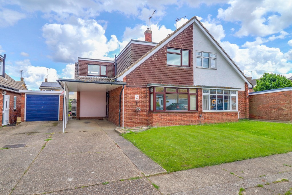 3 bedroom property for sale in Swallow Drive, South Benfleet Guide price £375,000