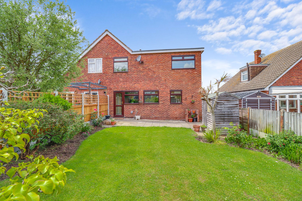 3 bedroom property for sale in Swallow Drive, South Benfleet Guide price £375,000