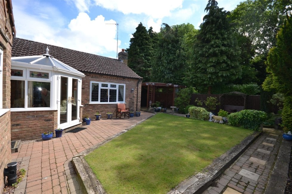 3 bedroom property for sale in New Road, Sutton Bridge £390,000