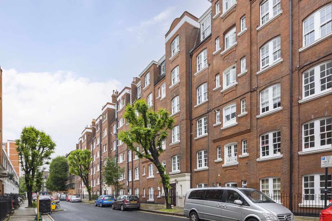 Frank Harris & Co. 1 bedroom property for sale in Street