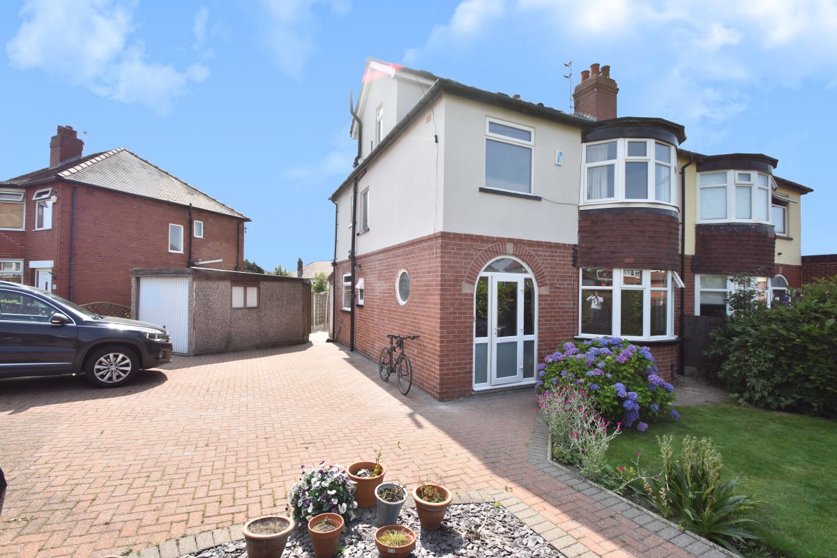 4 bedroom property for sale in Crossgates Avenue, Crossgates Offers