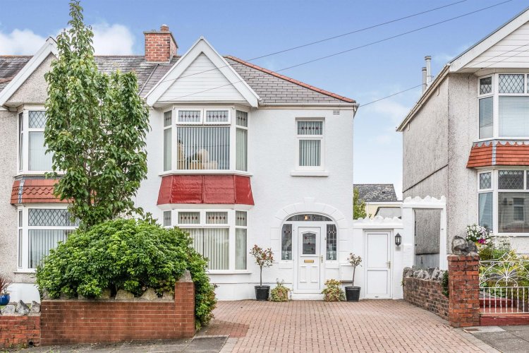 3 bedroom property for sale in Pembroke Street, Manselton, Swansea £