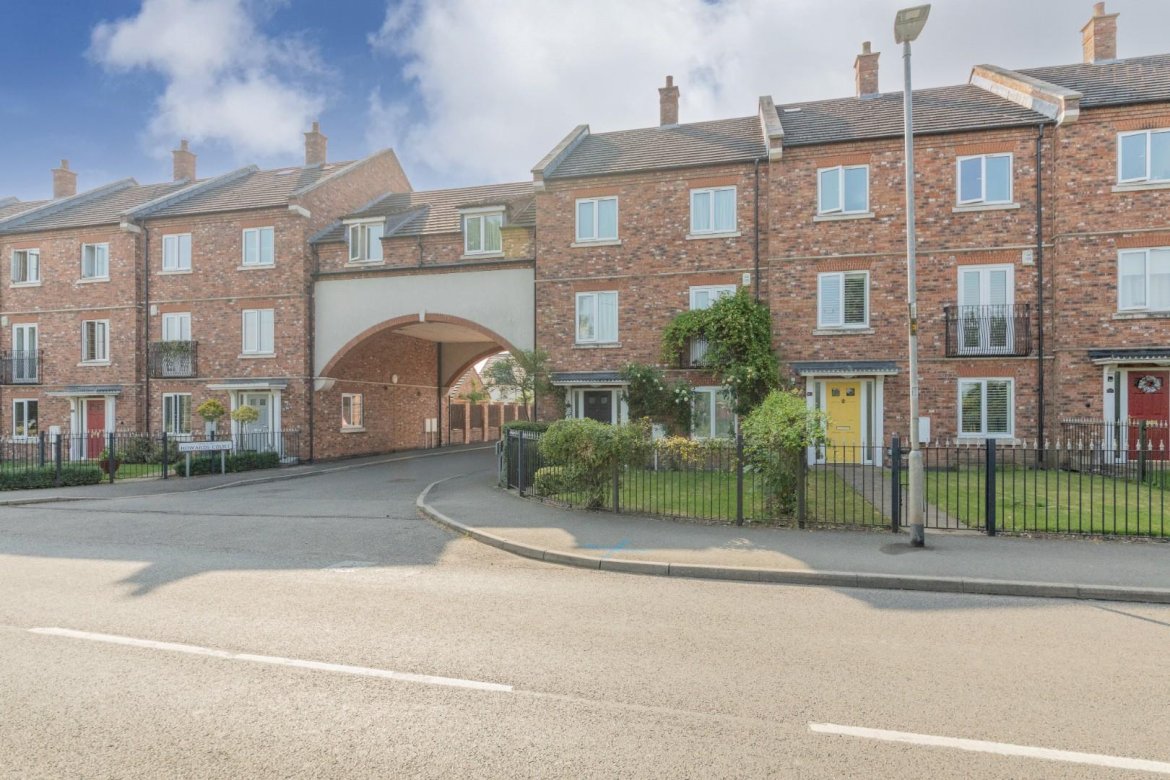 5 bedroom property for sale in Desford Road, Kirby Muxloe, Leicester