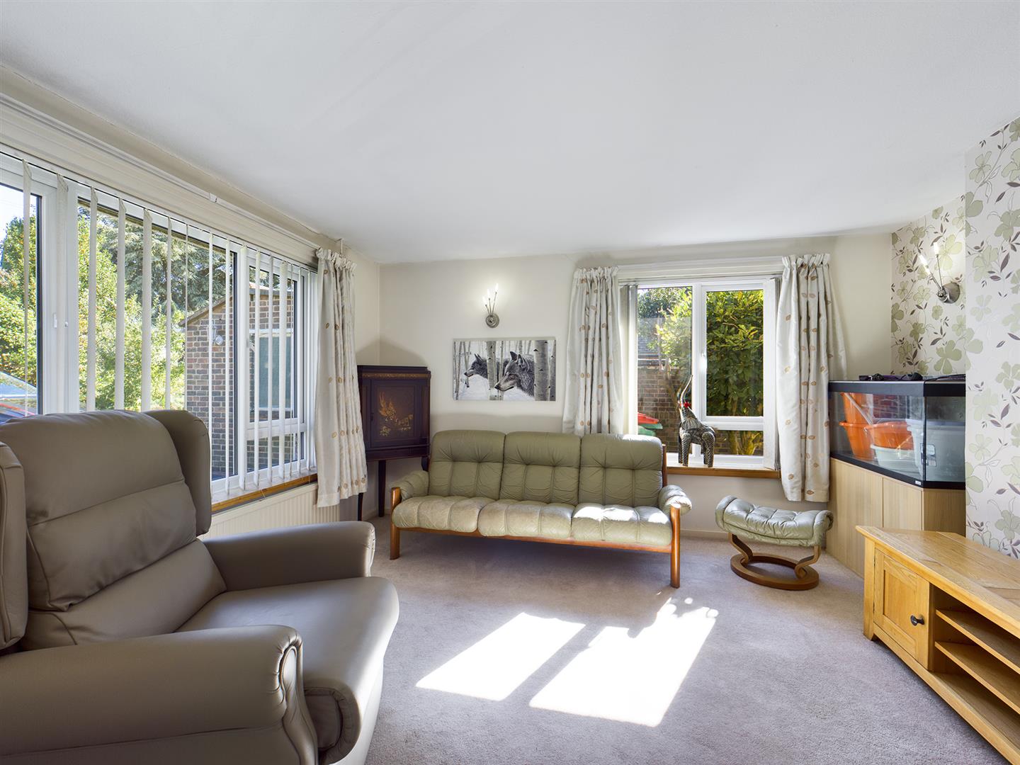 3 bedroom property for sale in Tinsley Lane, Three Bridges Offers in