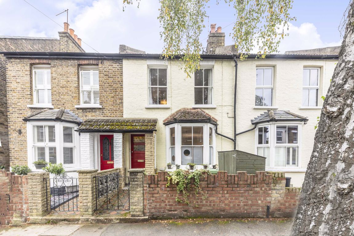 Snellers 3 bedroom property for sale in Fulwell Road, Teddington £