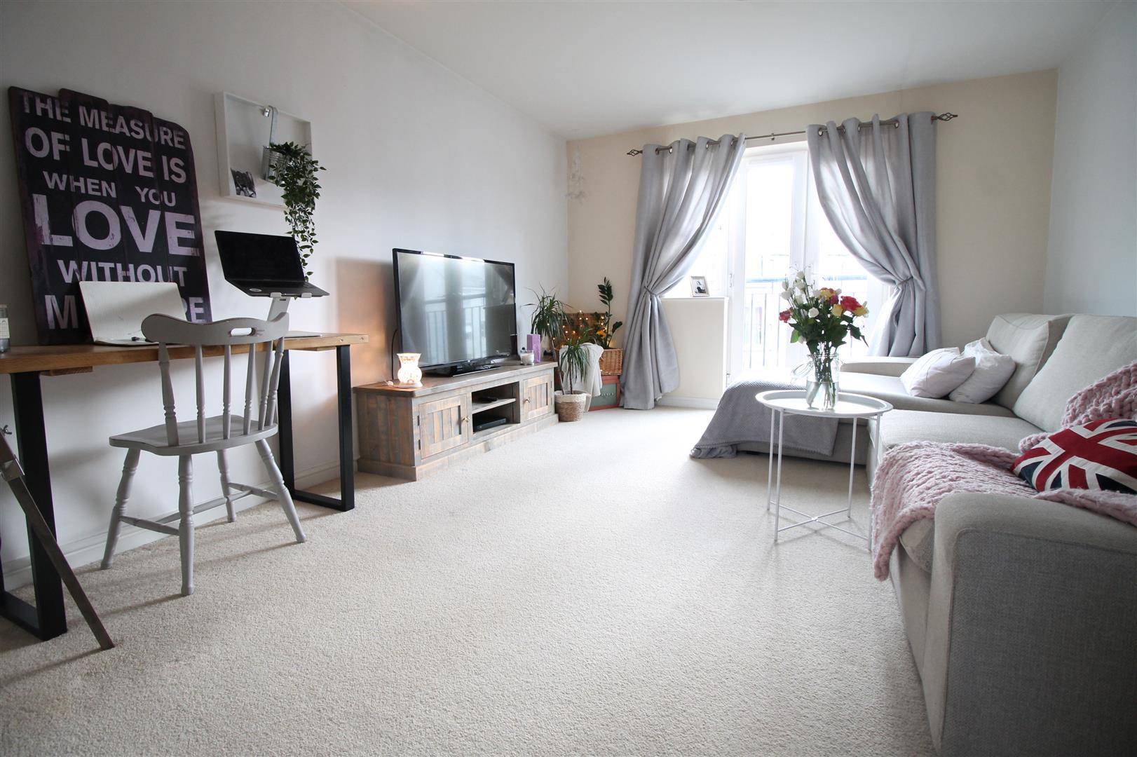 property for sale in Farnborough Drive, Daventry £135,000