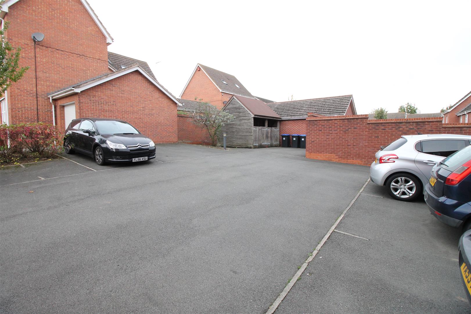 property for sale in Farnborough Drive, Daventry £135,000