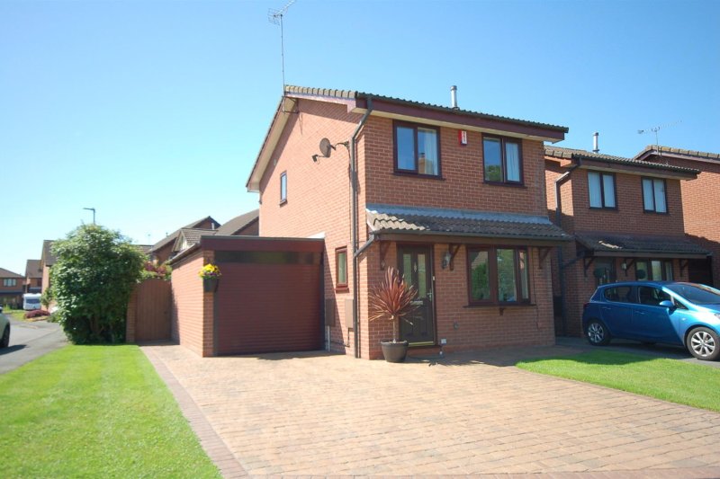 2 bedroom property for sale in Elmstead Crescent, Leighton, Crewe £