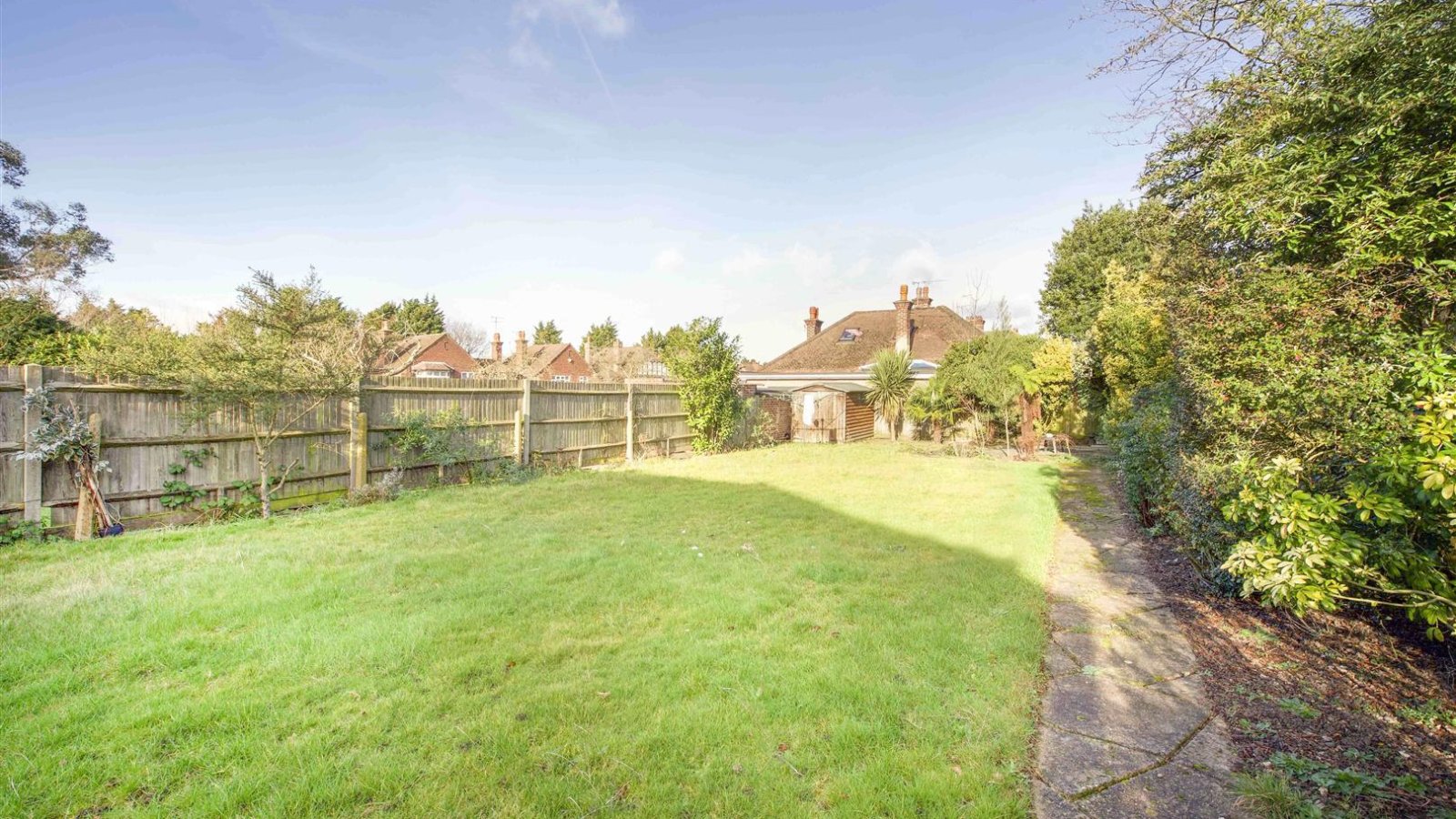 5 bedroom property for sale in Hillingdon Hill, Hillingdon £800,000