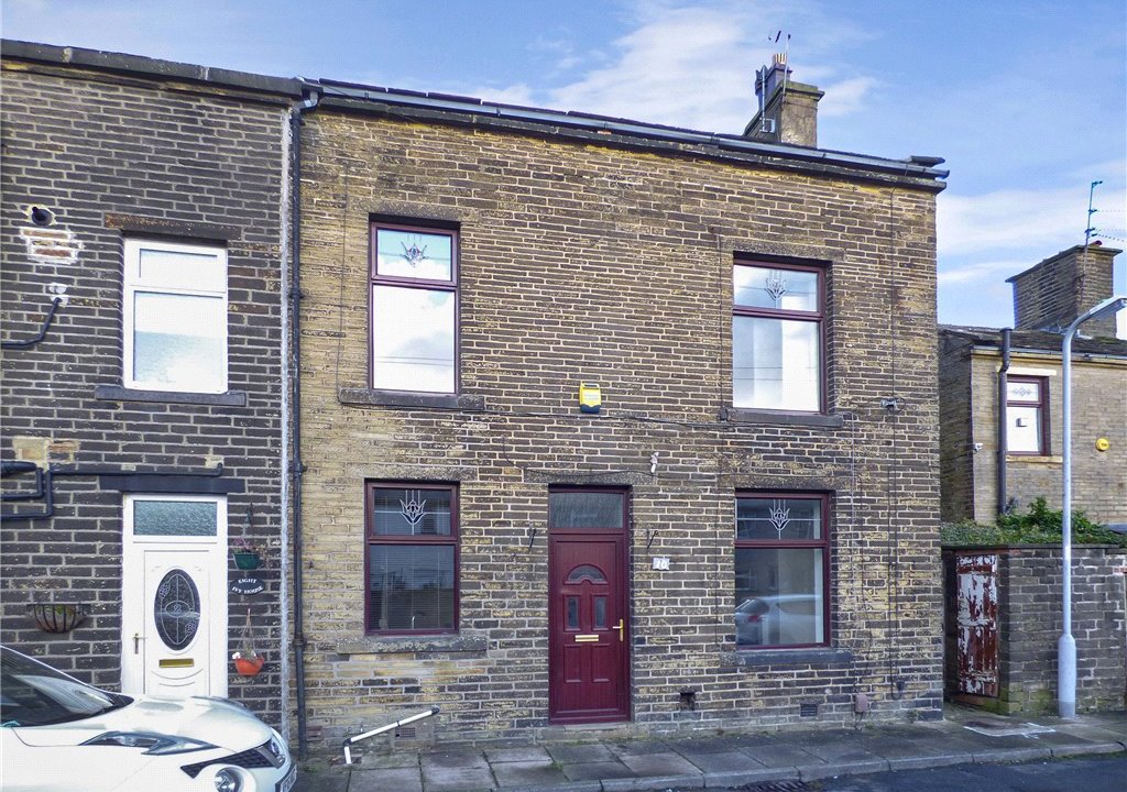 3 bedroom property for sale in Albion Street, Denholme, Bradford, BD13