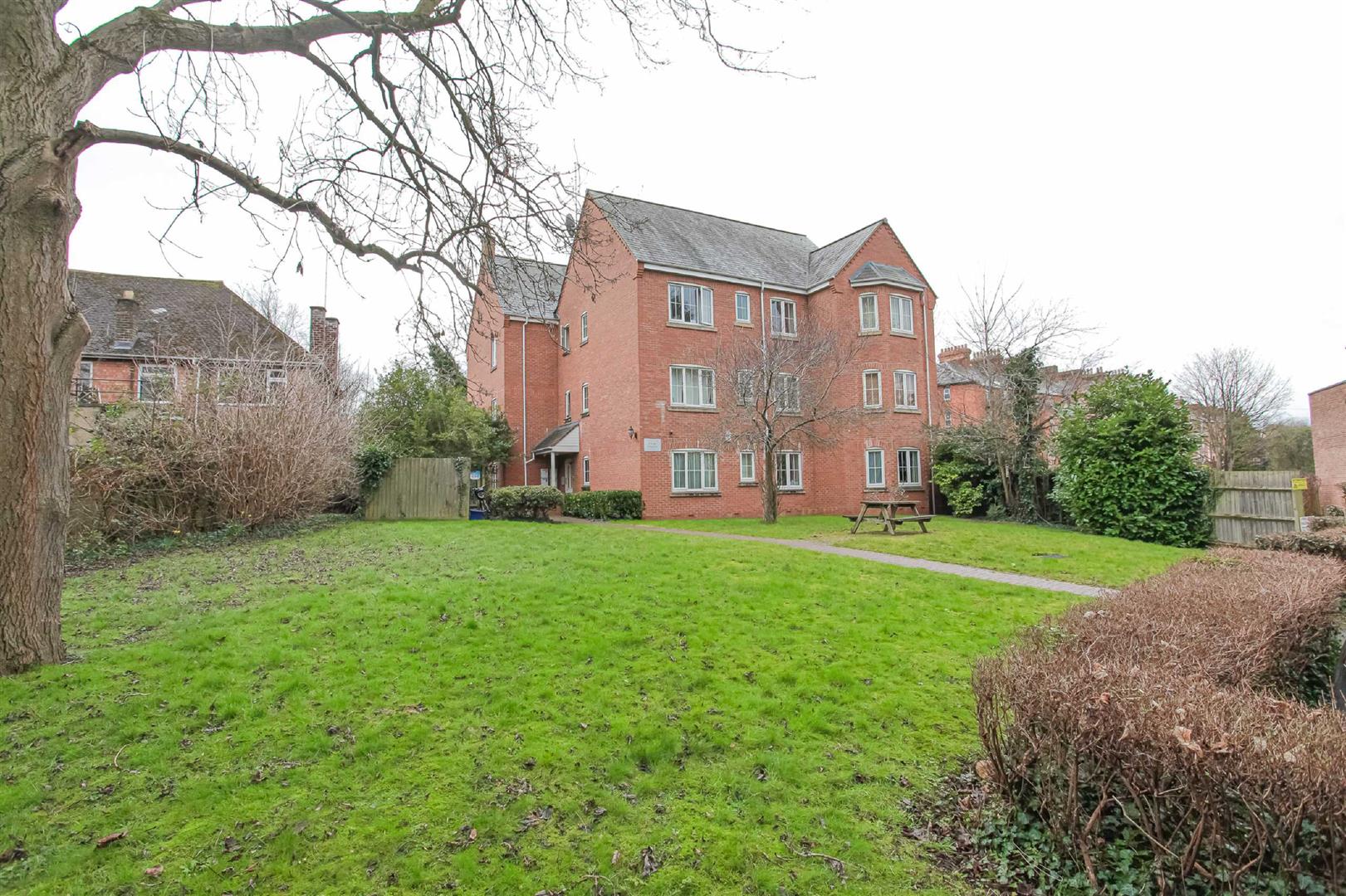 2 bedroom property for sale in Fiennes Court, 30 Broughton Road