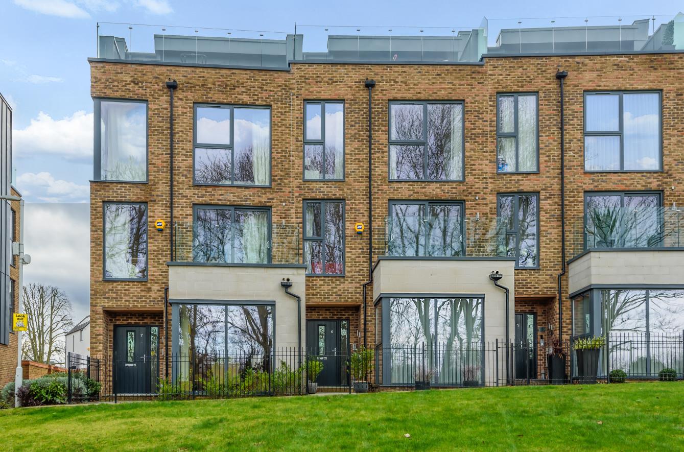 5 bedroom property for sale in Tangmere Crescent, Uxbridge £925,000