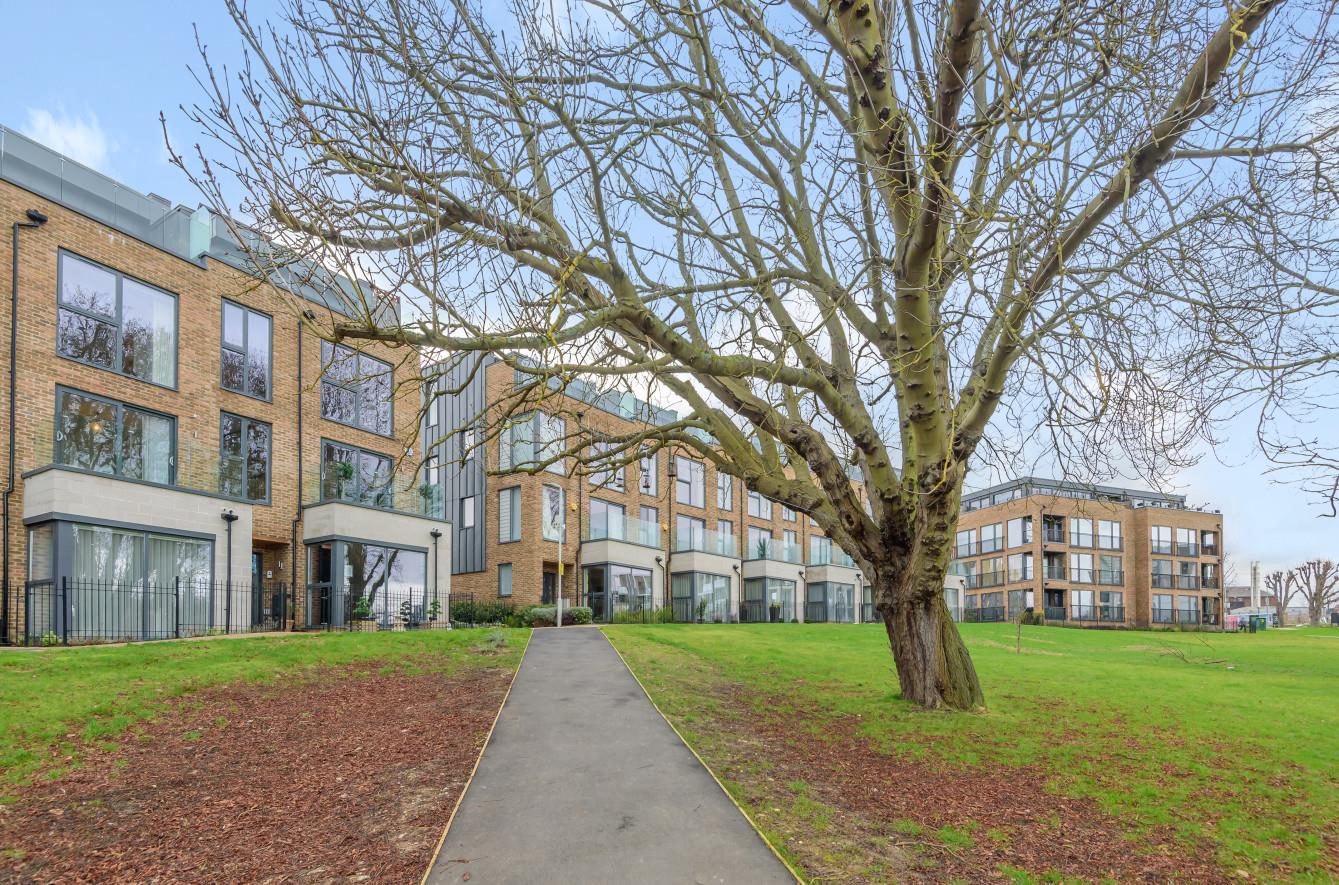 5 bedroom property for sale in Tangmere Crescent, Uxbridge £925,000