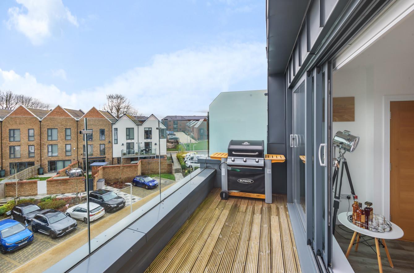 5 bedroom property for sale in Tangmere Crescent, Uxbridge £925,000