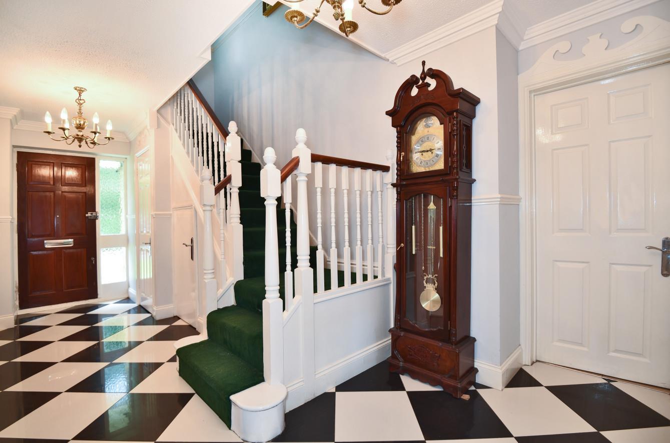 5 bedroom property for sale in Holm Grove, Hillingdon £1,175,000