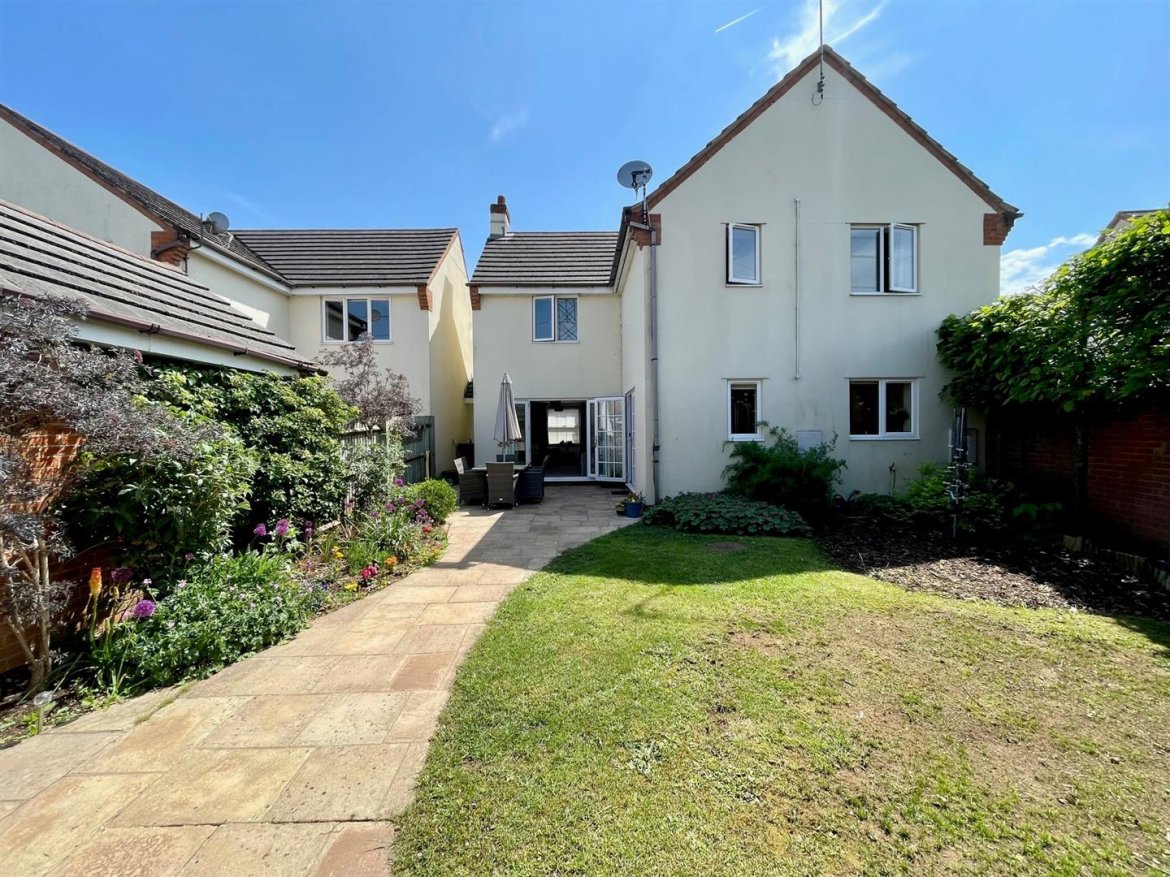 4 bedroom property for sale in Curlew Drive, Cepen Park North