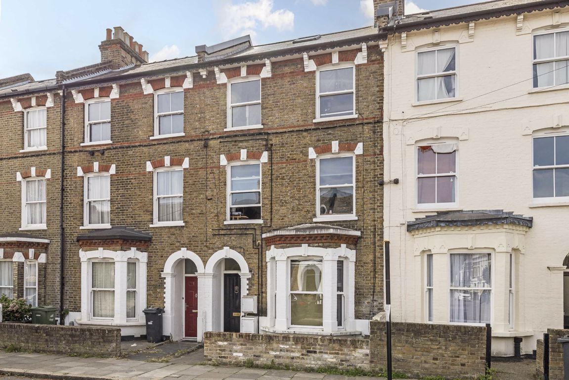 Jacksons 2 bedroom property for sale in Santley Street, Clapham £