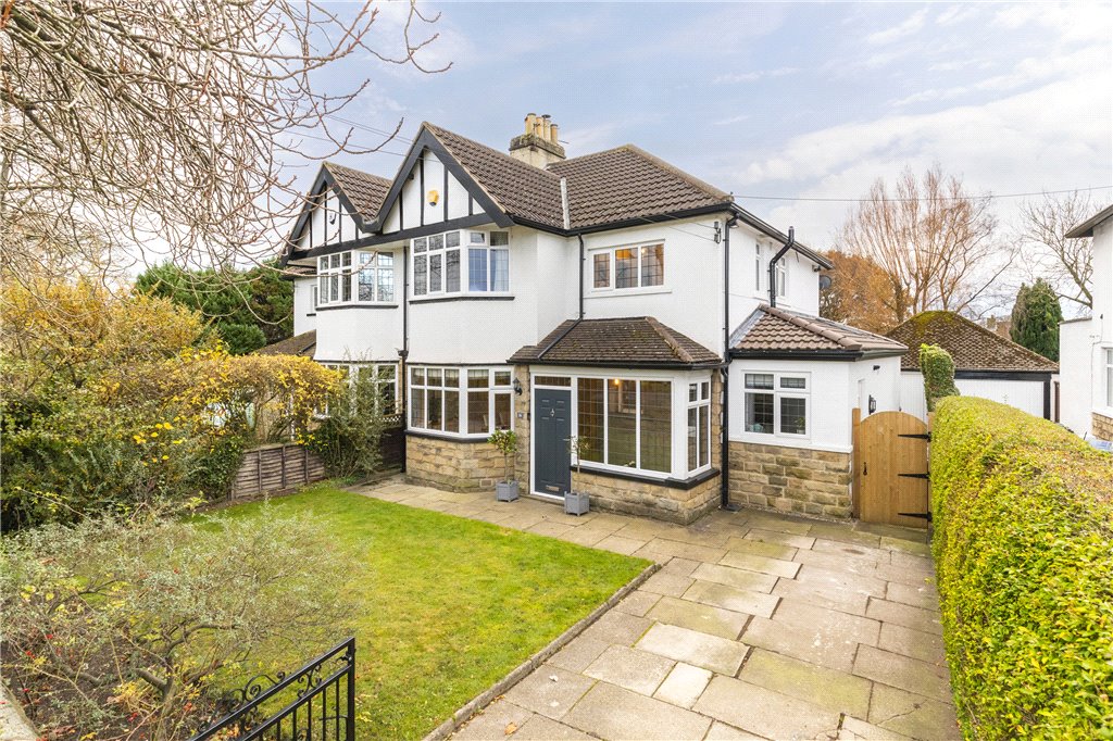 3 bedroom property for sale in Alwoodley Lane, Leeds, West Yorkshire