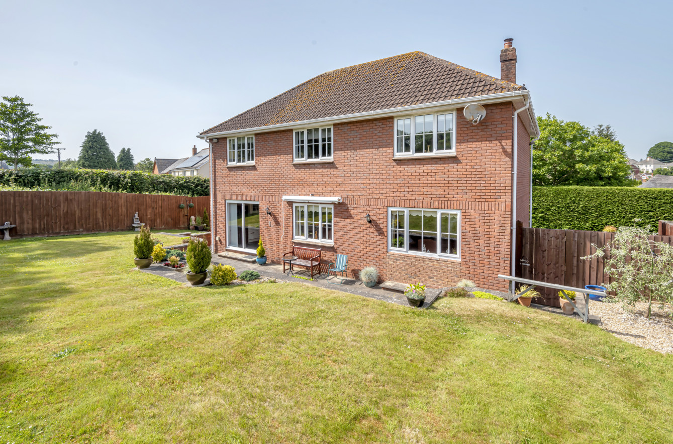 5 bedroom property for sale in Parsons Close, Newton Poppleford