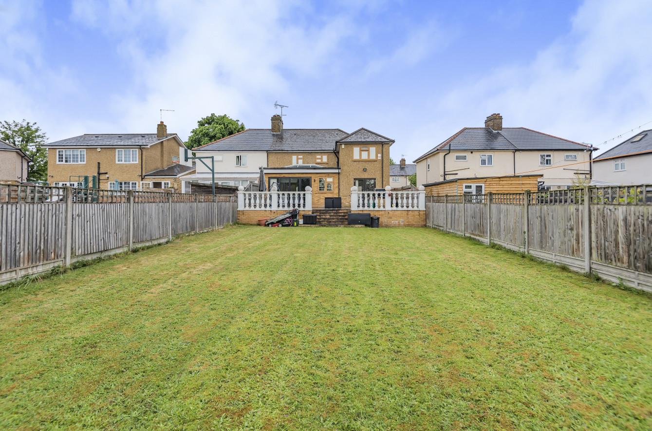 4 bedroom property for sale in Truesdale Drive, Harefield Guide price