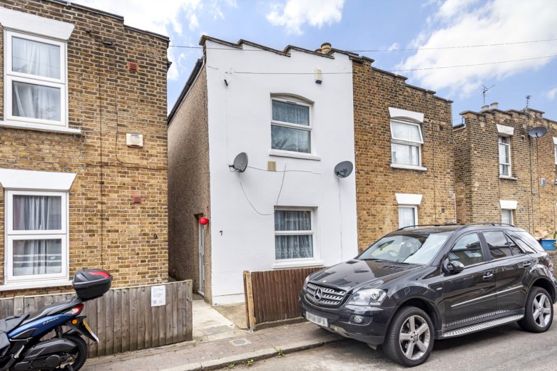 3 bedroom property for sale in Inverness Road, Hounslow £455,000