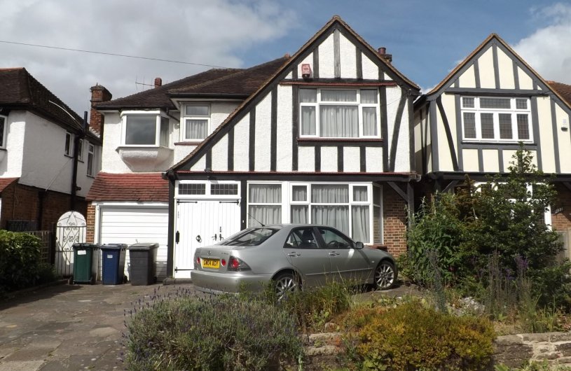 4 bedroom property for sale in EDGWAREBURY LANE Offers in excess of £