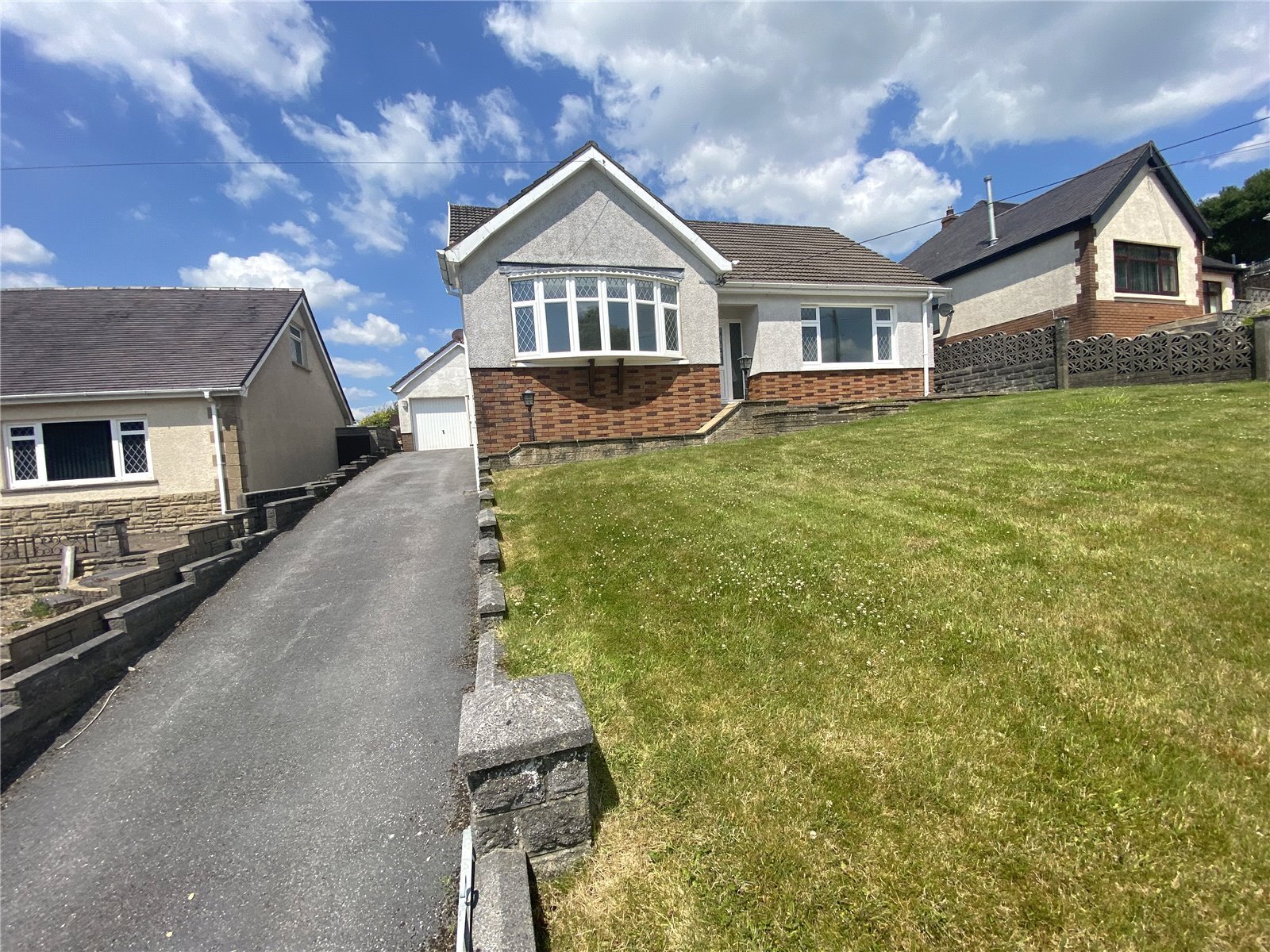 4 bedroom property for sale in Myrtle Hill, Ponthenry, Llanelli, SA15