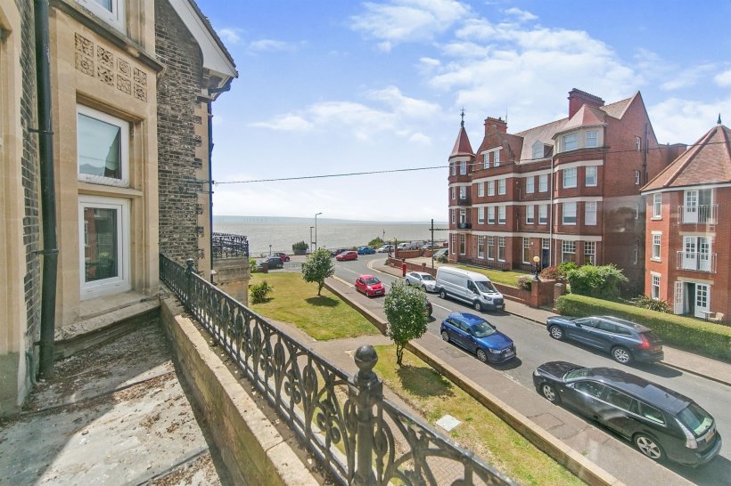 Vista Road, CLACTONONSEA 3 bedroom flat William H Brown