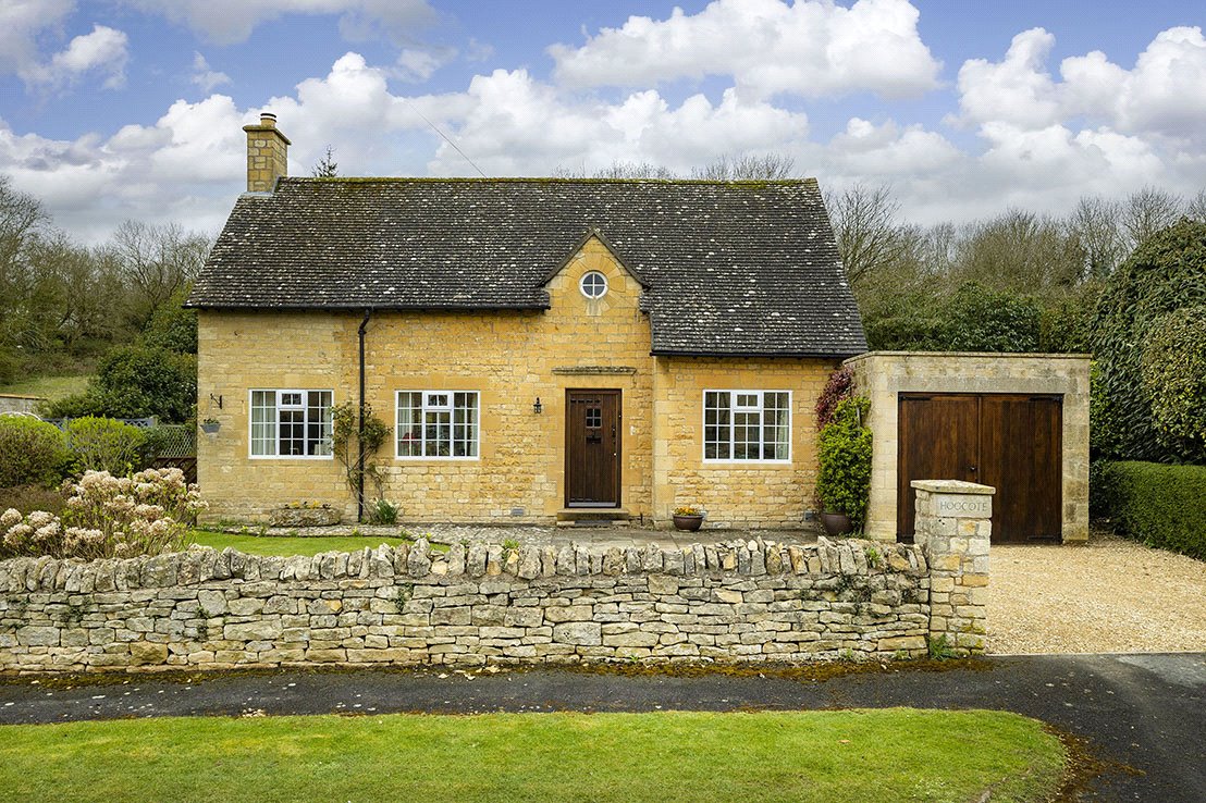 JacksonStops 3 bedroom property for sale in Grevel Lane, Chipping