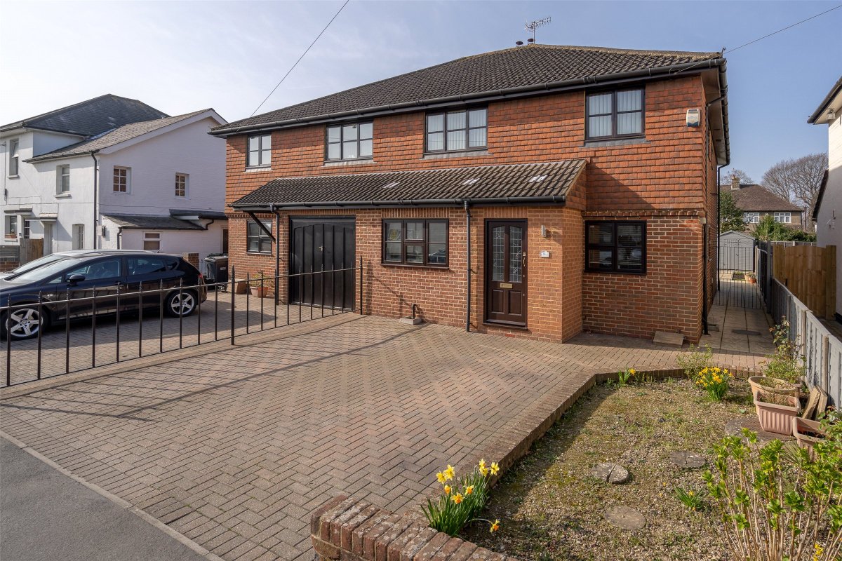 4 bedroom property for sale in Southlands Avenue, Horley, RH6 Offers