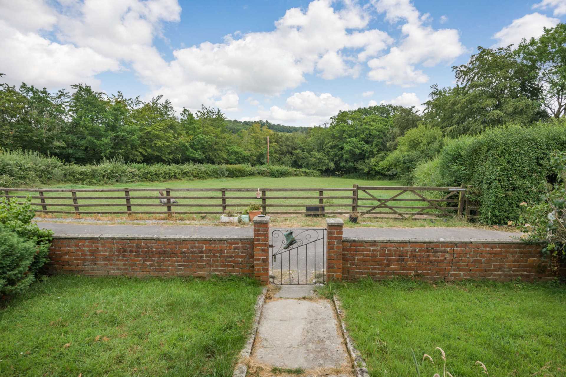 4 bedroom property for sale in Llanddarog, Carmarthen Offers in