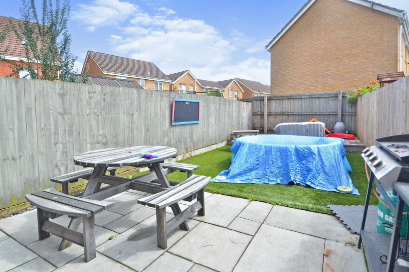 Clos Springfield, Talbot Green, Pontyclun 3 bedroom semidetached