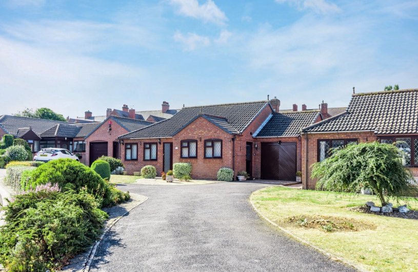 2 bedroom property for sale in Clifford Close, Glascote, Tamworth £