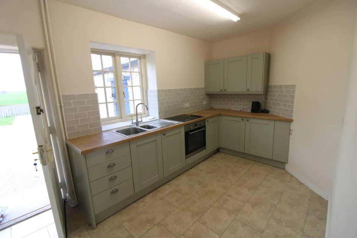 PARK FARM COTTAGE. LITTLE PONTON, GRANTHAM
