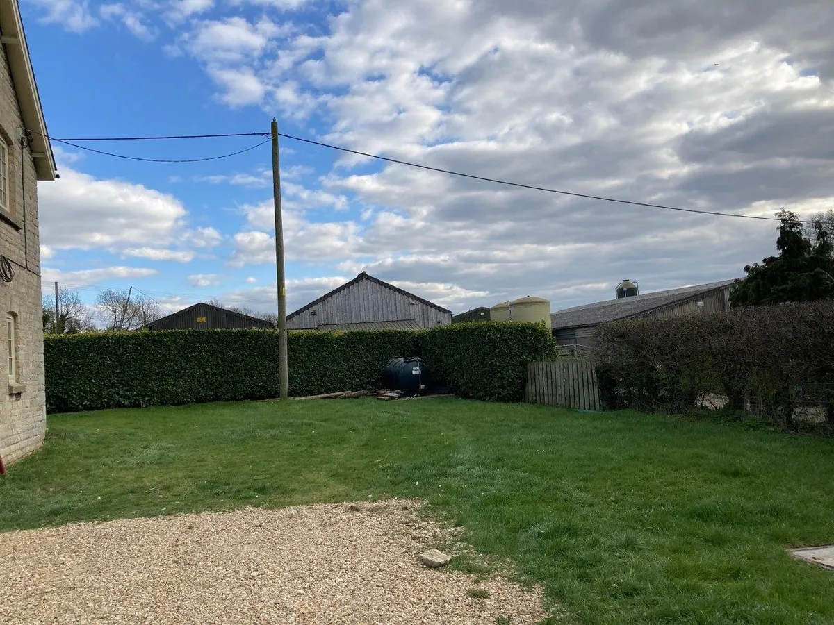 PARK FARM COTTAGE. LITTLE PONTON, GRANTHAM