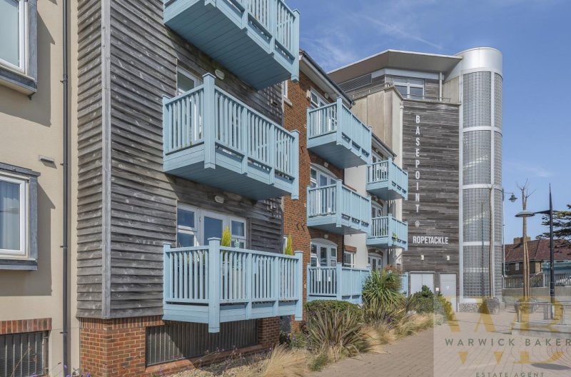 2 bedroom property for sale in Ropetackle, ShorehamBySea Offers in