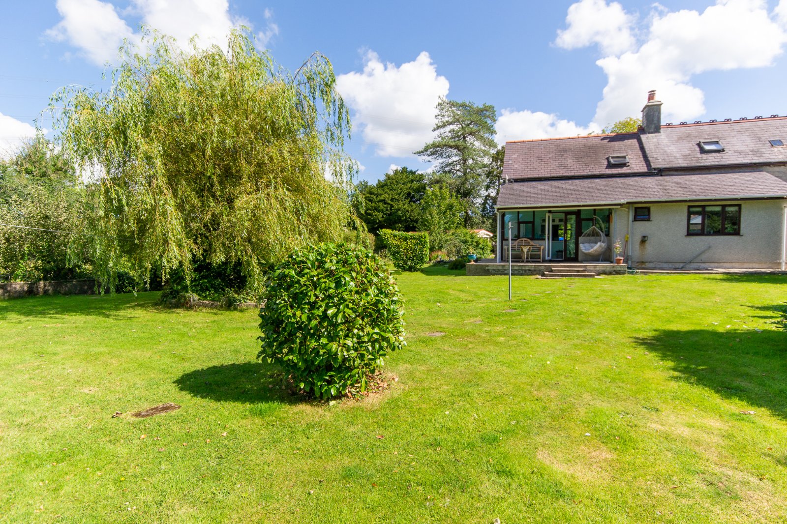 4 bedroom property for sale in Ffordd Brynsiencyn, Llanfairpwll, Isle