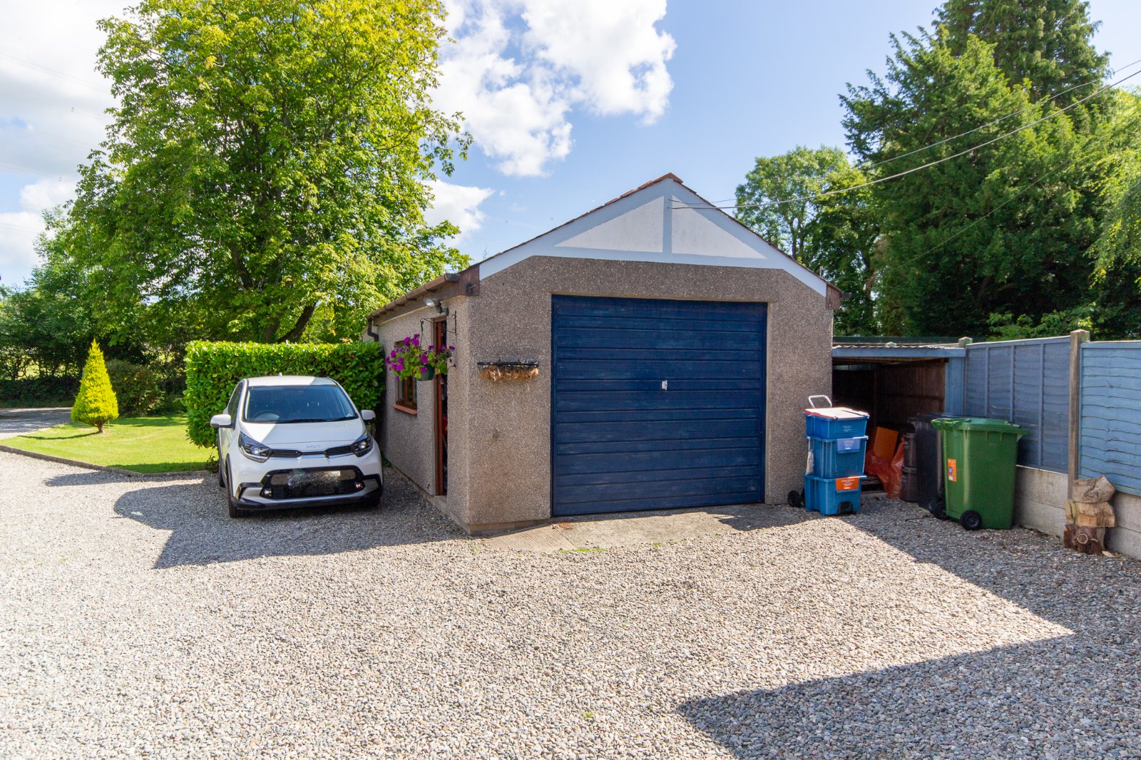 4 bedroom property for sale in Ffordd Brynsiencyn, Llanfairpwll, Isle