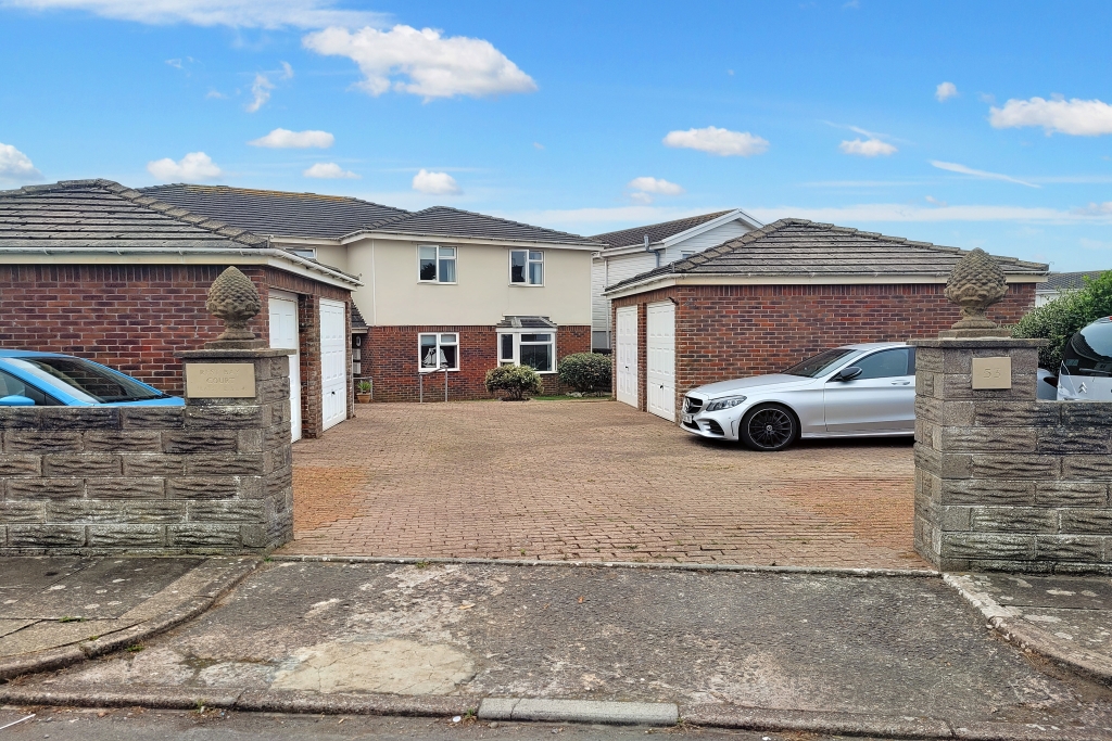 2 bedroom property in REST BAY CLOSE, REST BAY, PORTHCAWL, CF36 3UN