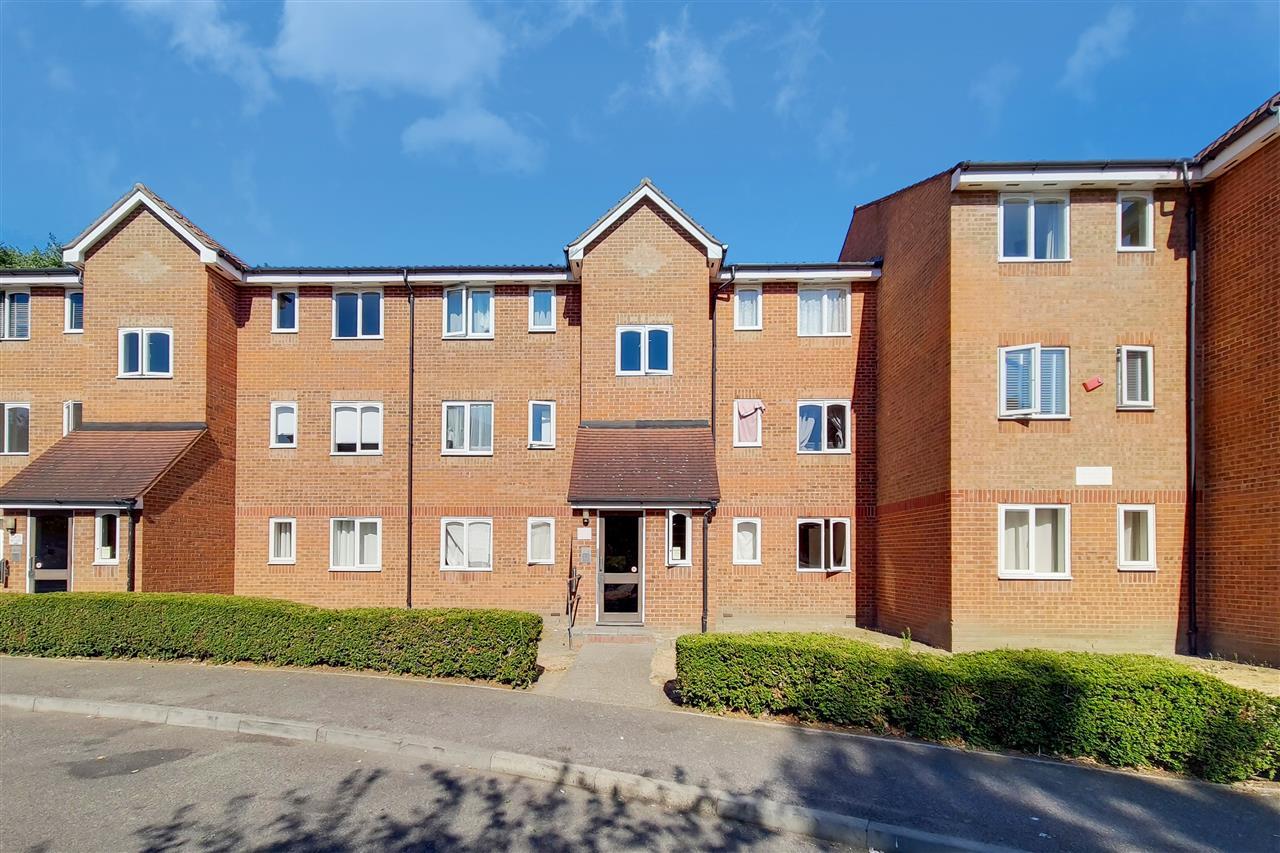 1 bedroom property for sale in Plumtree Close, Dagenham, Dagenham £