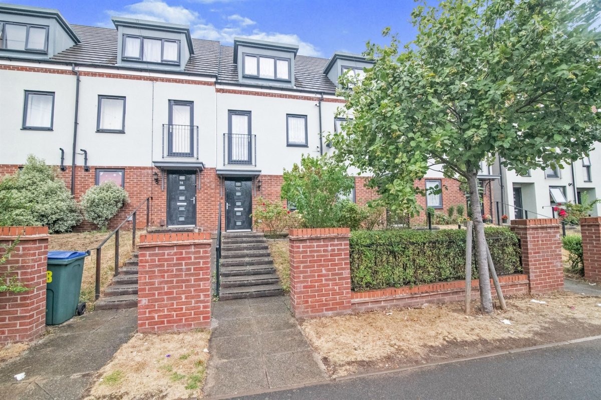 4 bedroom property for sale in Sams Lane, West Bromwich Offers in the