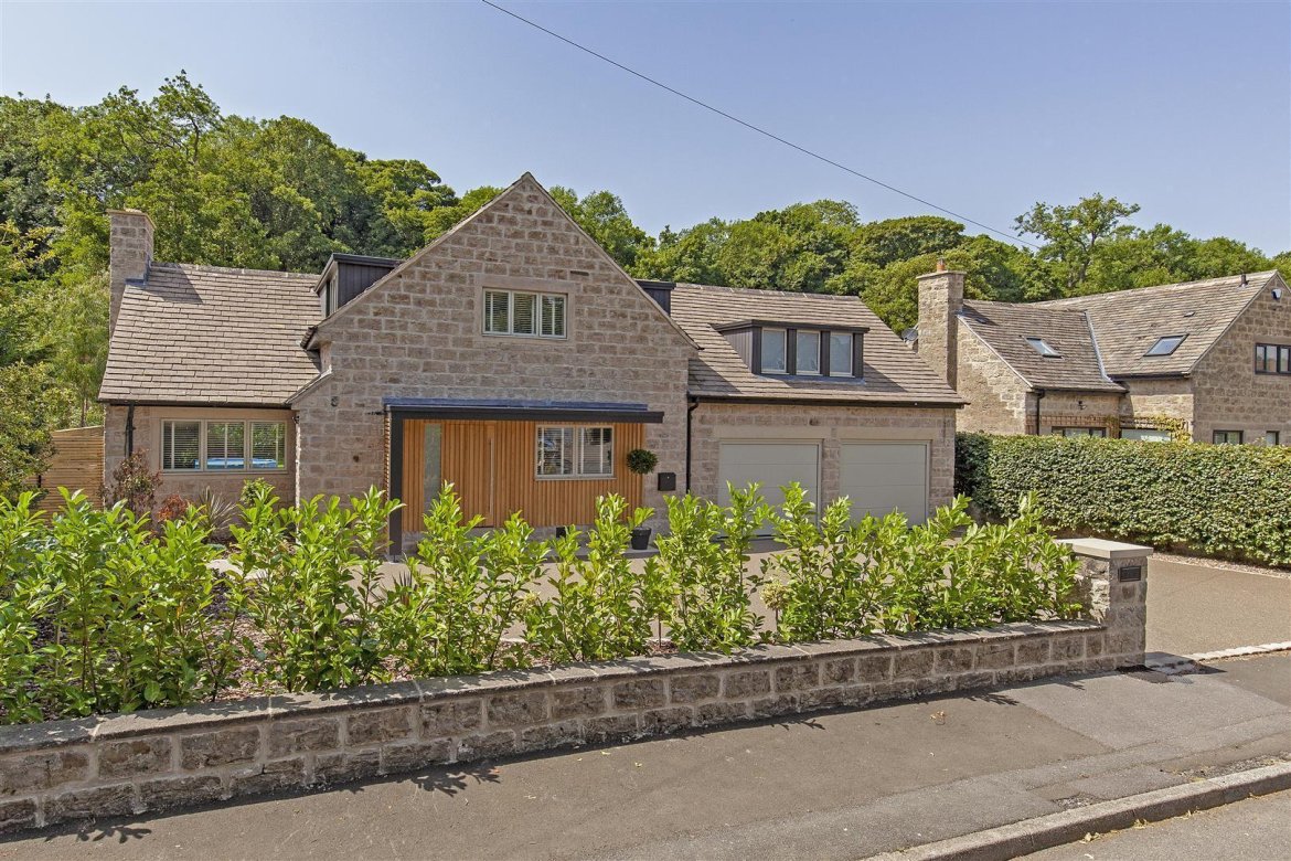 4 bedroom property for sale in Derwent Drive, Baslow, Bakewell Offers