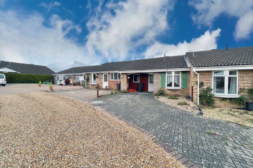 The Cullerns, Highworth, Swindon 2 bedroom terraced bungalow Allen