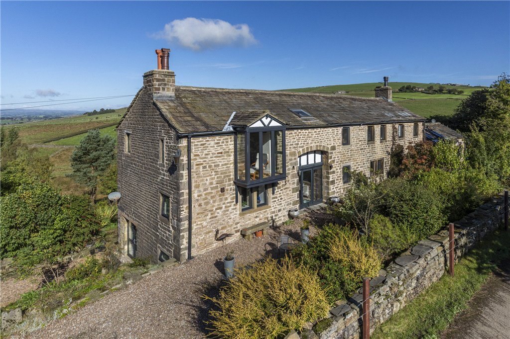3 bedroom property for sale in Skipton Old Road, Colne, Lancashire, BB8