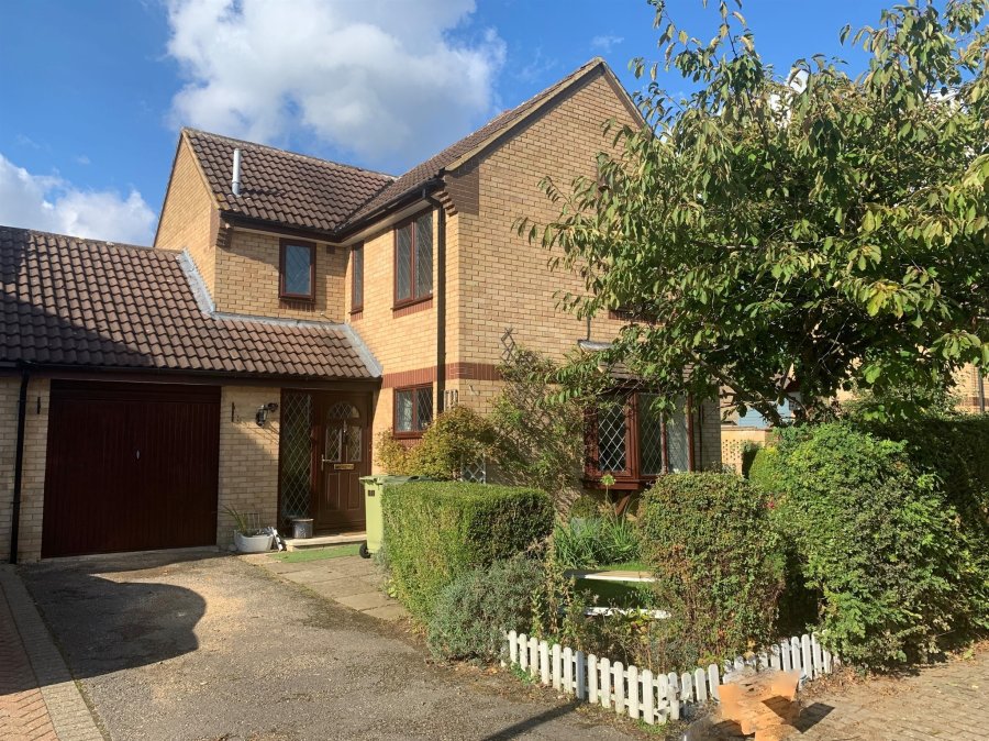 4 bedroom property for sale in Ibstone Avenue, Bradwell Common, Milton