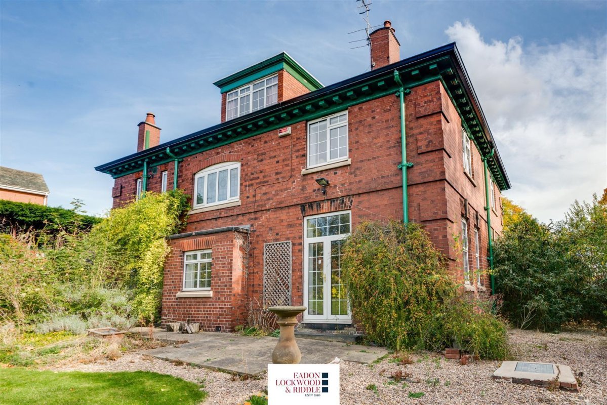 5 bedroom property for sale in Whitehill Lane, Brinsworth, Rotherham