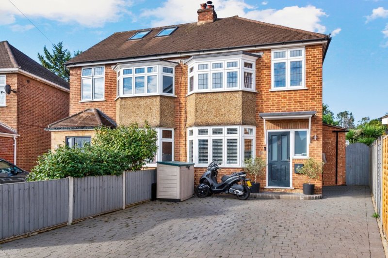 3 bedroom property for sale in Cottimore Avenue, WaltononThames, KT12
