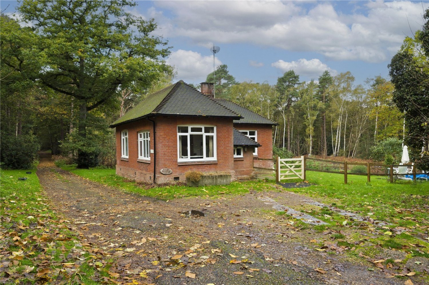JacksonStops 2 bedroom property to let in Pyrford Common Road