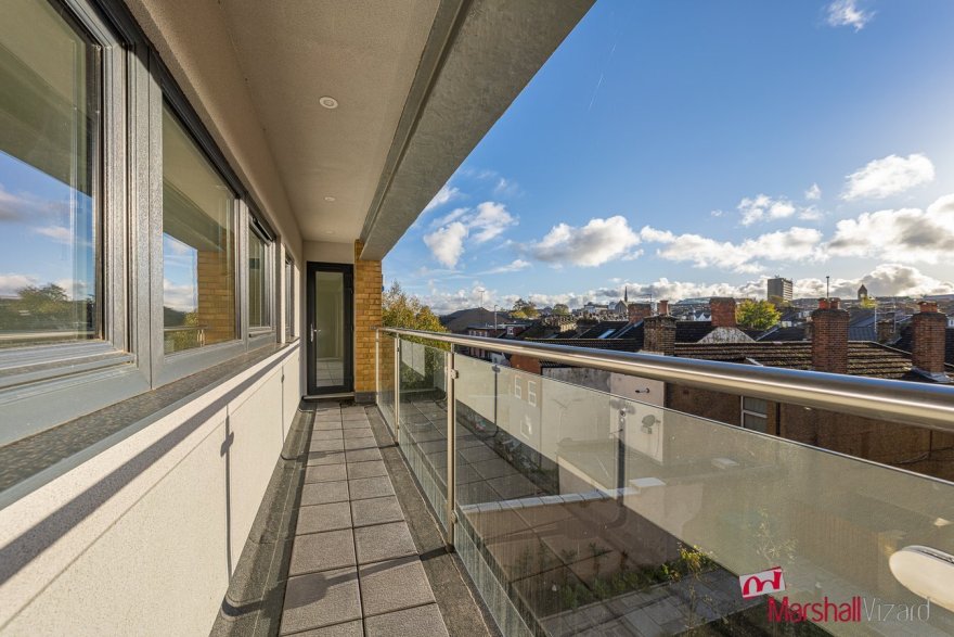 2 bedroom property for sale in Queens Road, Watford, WD17 £335,000