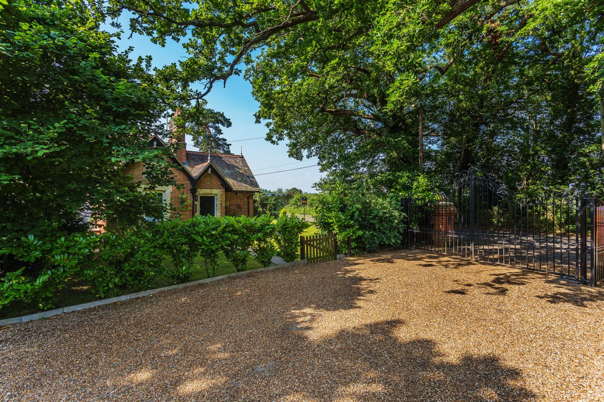 2 bedroom property for sale in Mapleton Road, Four Elms, Edenbridge